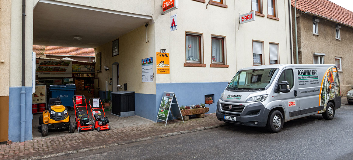 Frontansicht von Betrieb und Transporter